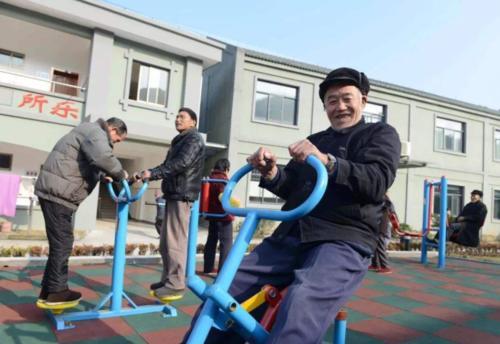 在农村，养老院、快递能挣钱？老农：说大话谁不会！