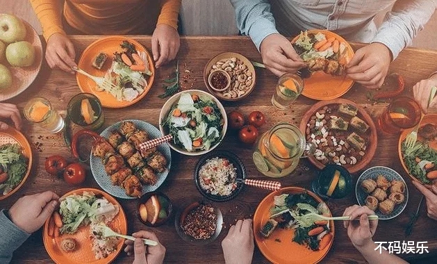 不吃晚饭来养生的人，最后会怎样？医生：会有2种“结局”等着你