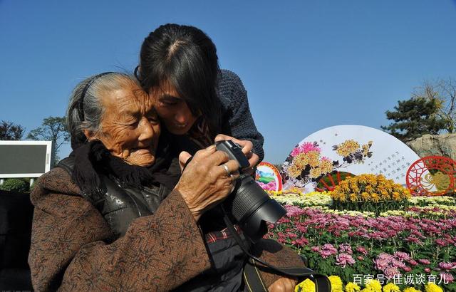 “废物式养老”悄然来袭，正在毁掉老年人的生活，年轻子女还不知